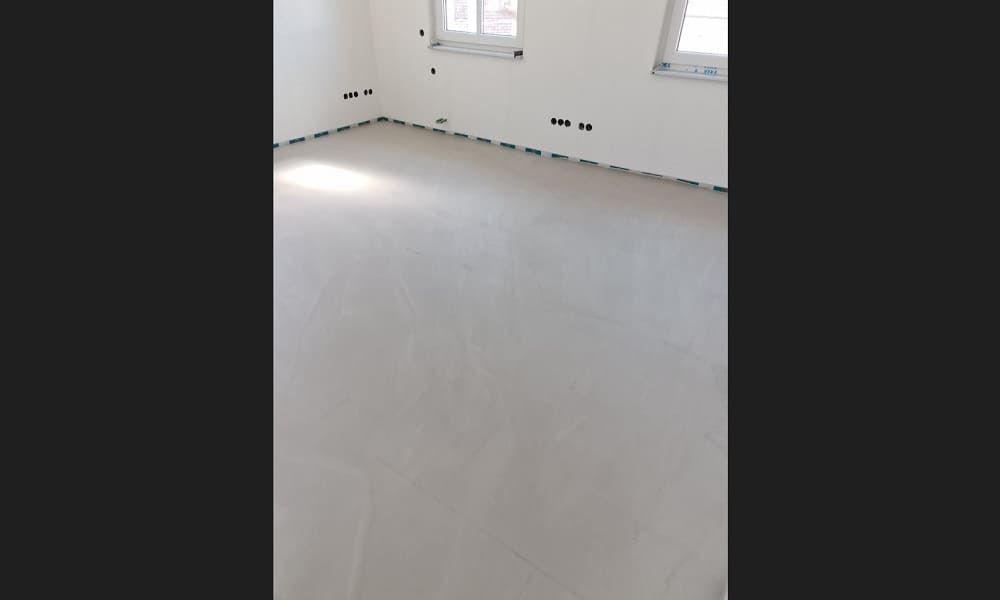 Einbau von Bodenausgleichsmasse